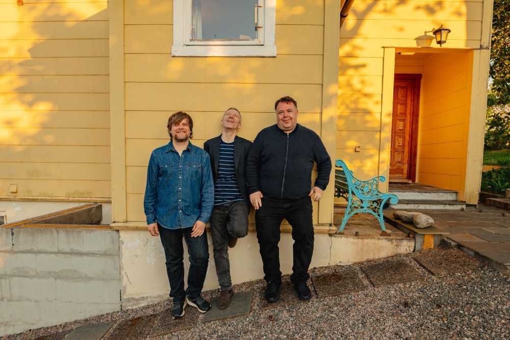 The Sweet Panic of Fleeting Summer on GISKE's "August Came"